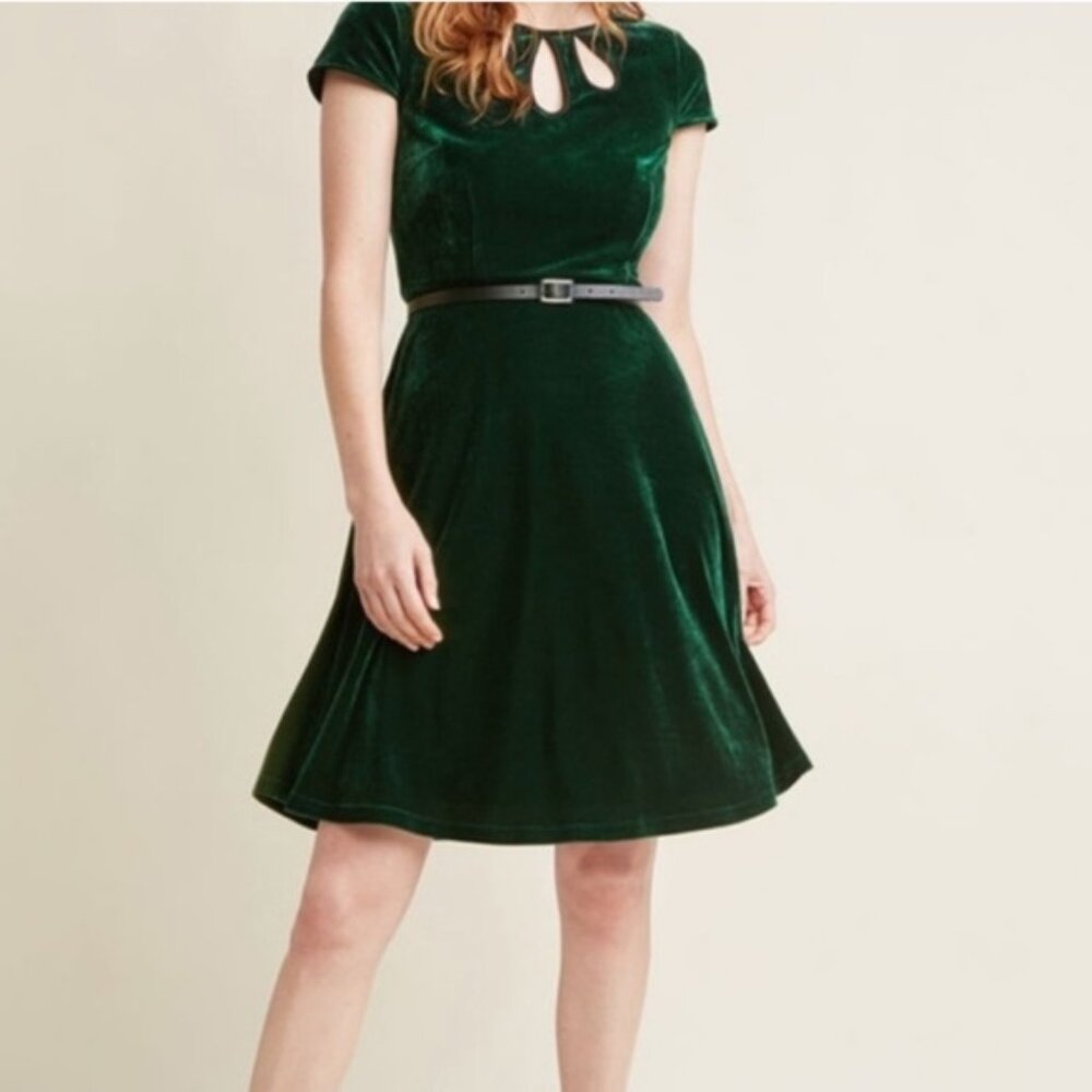 Modcloth | Tri-Keyhole A-Line Velvet Dress in Emerald